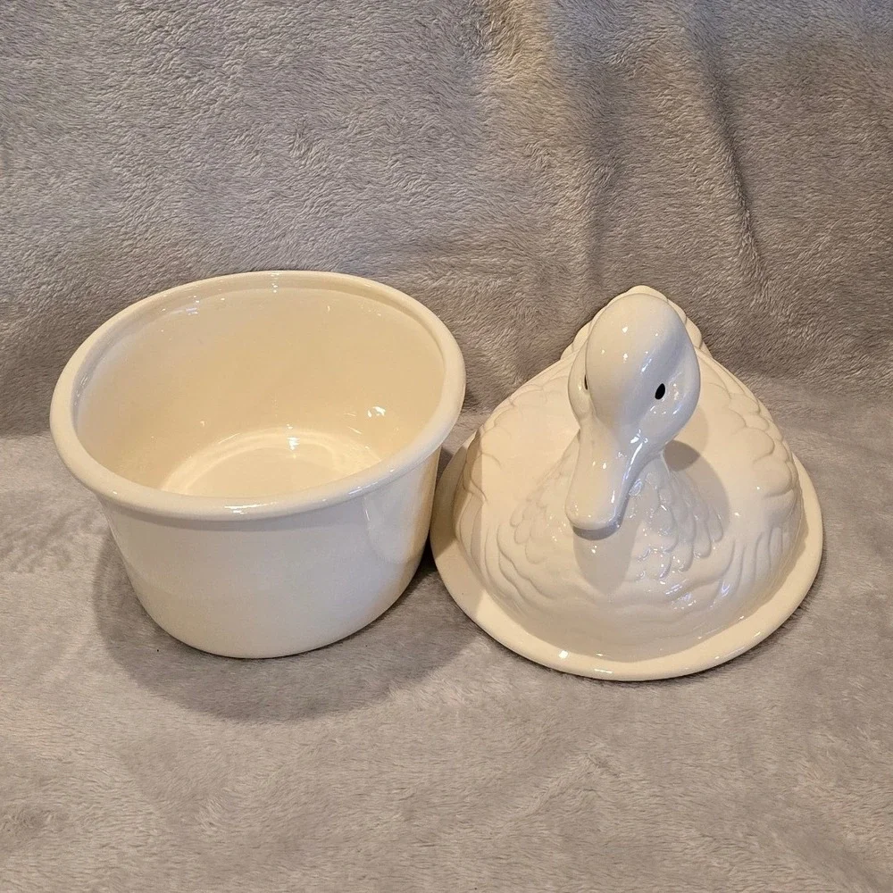 Vintage 1983 Gail Tremain Signed Ceramic White‎ Duck Tureen Covered Dish
